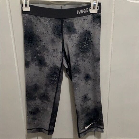Nike Pro gray print Capri leggings size XS - Picture 1 of 10